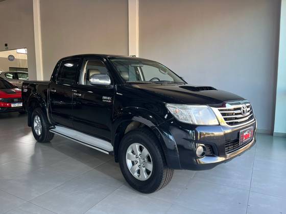 TOYOTA HILUX 3.0 SRV 4X4 CD 16V TURBO INTERCOOLER DIESEL 4P AUTOMÁTICO TOYOTA HILUX 3.0 SRV 4X4 CD 16V TURBO INTERCOOLER DIESEL 4P AUTOMÁTICO